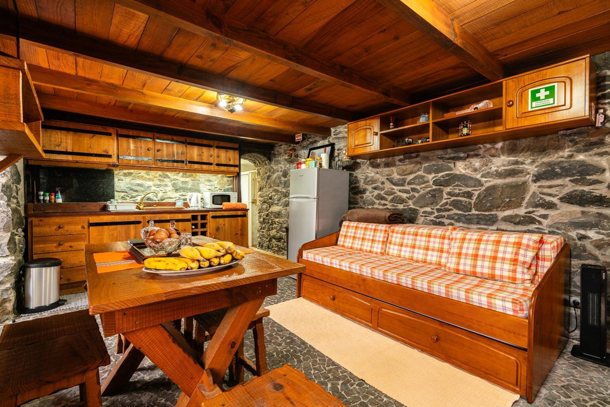 King's House - Centennial House * Ribeira do Raposo